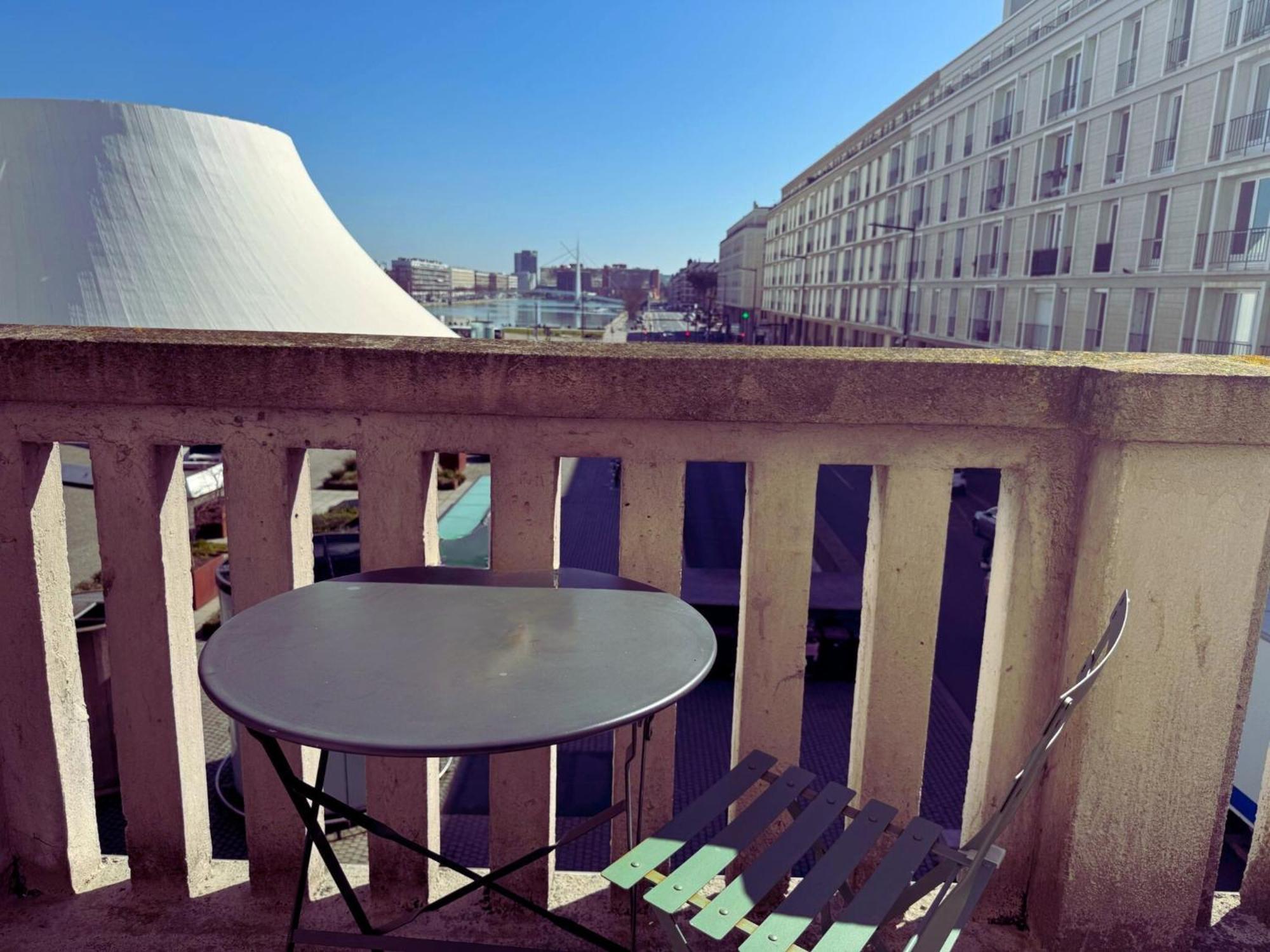 Studio Balcony